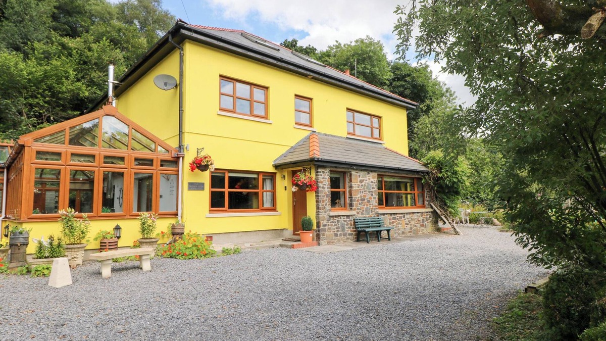 Narberth Cottage | THE WOODLANDS LOWER LEVEL, family friendly in Stepaside