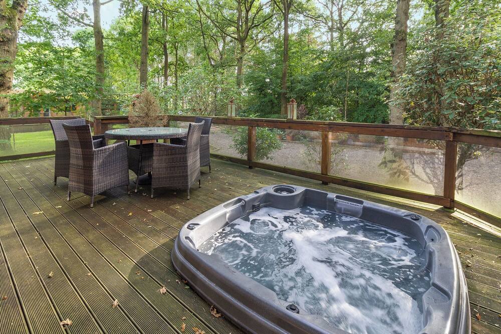 Congleton Ski Chalet | The Woodlands Retreat