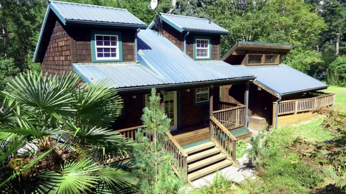 Anacortes House | The Woodpecker Cabin on Guemes Island with Hot Tub!