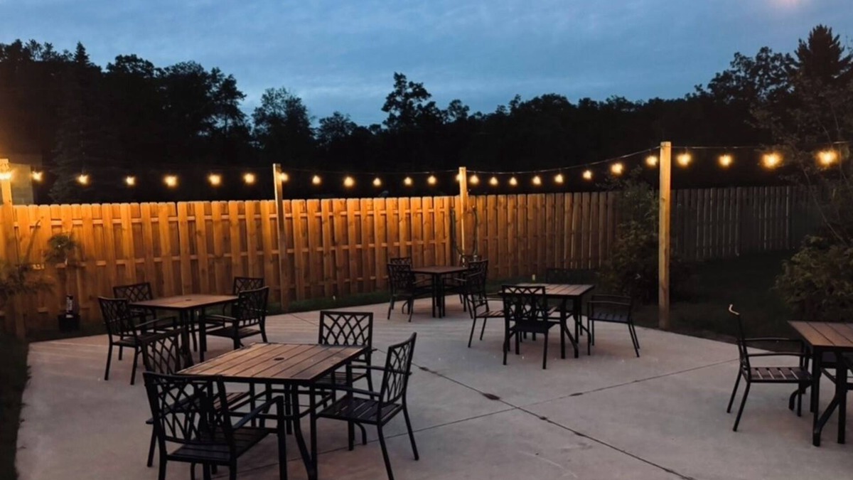Wellston Apartment | The Woods Suite #306 Free Arcade, Movie Theater, Patio Area, Playground and more