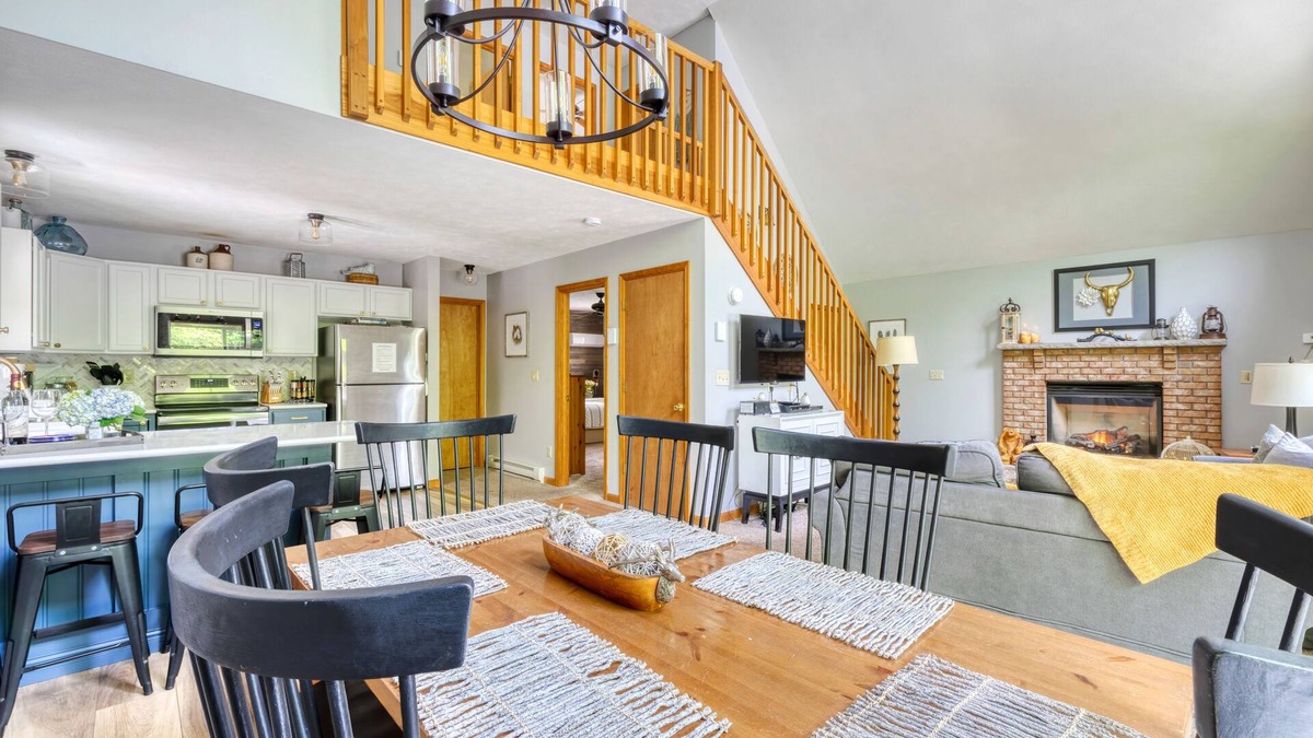 Lake Ariel House | πThe Woodview at The Hideout with open floorplan and HUGE Gameroom!π