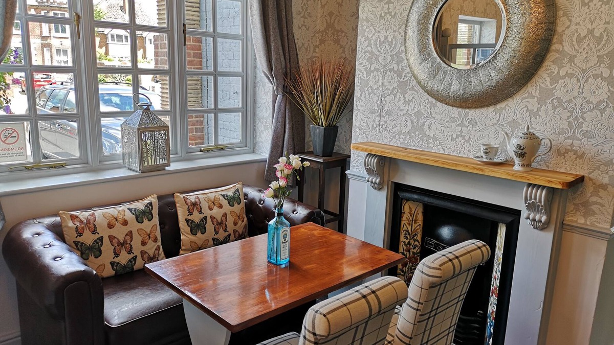 Fishbourne Hotel | The Woolpack Inn