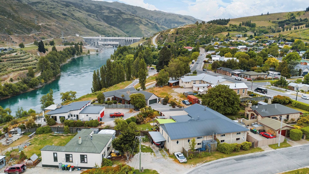 Clyde House | The Workshops - Clyde Holiday Home