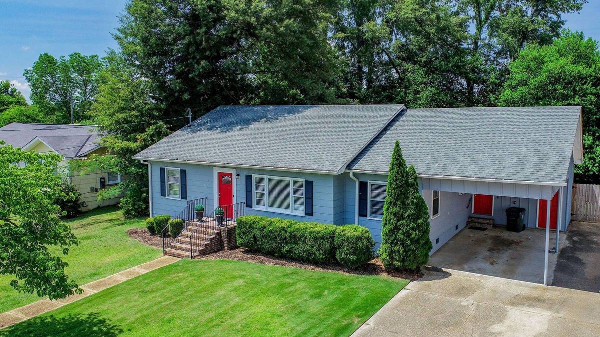 Forest Lake House | The Wright Spot - Book now for football season! Close to Campus!