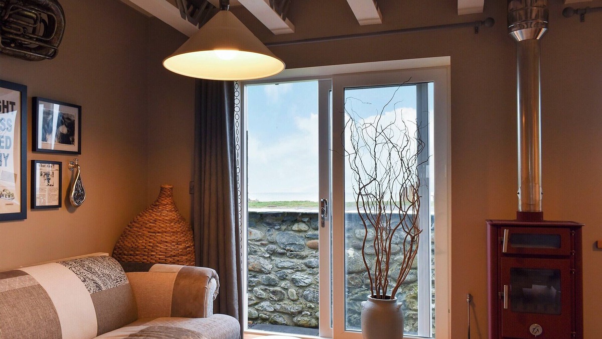 Dinas Cottage | The Yard Beach Retreat - UK43652