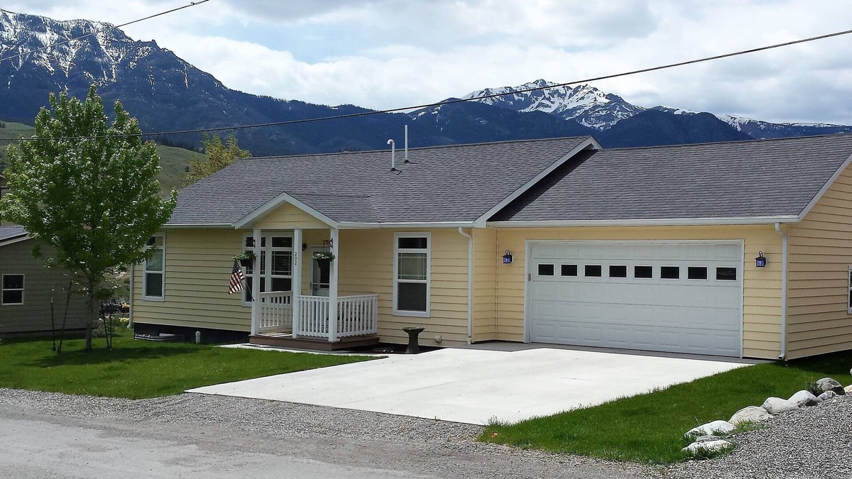 Gardiner House | The Yellow Cottage in Yellowstone