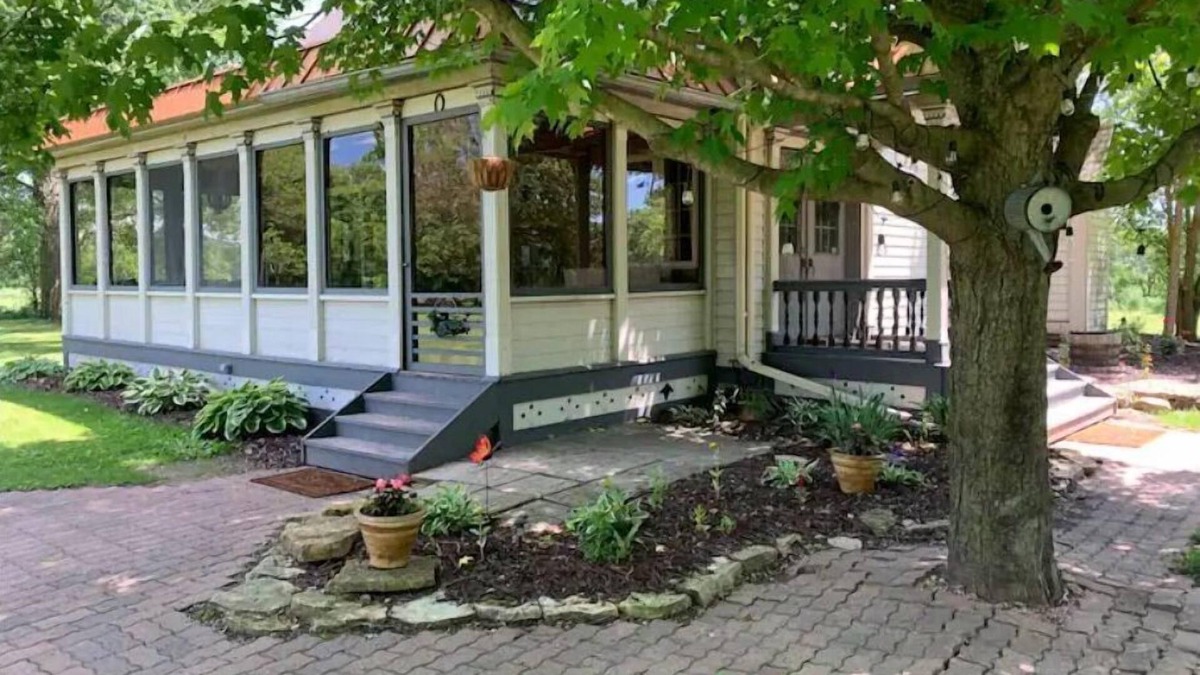 Spring Green House | The Yellow Farm