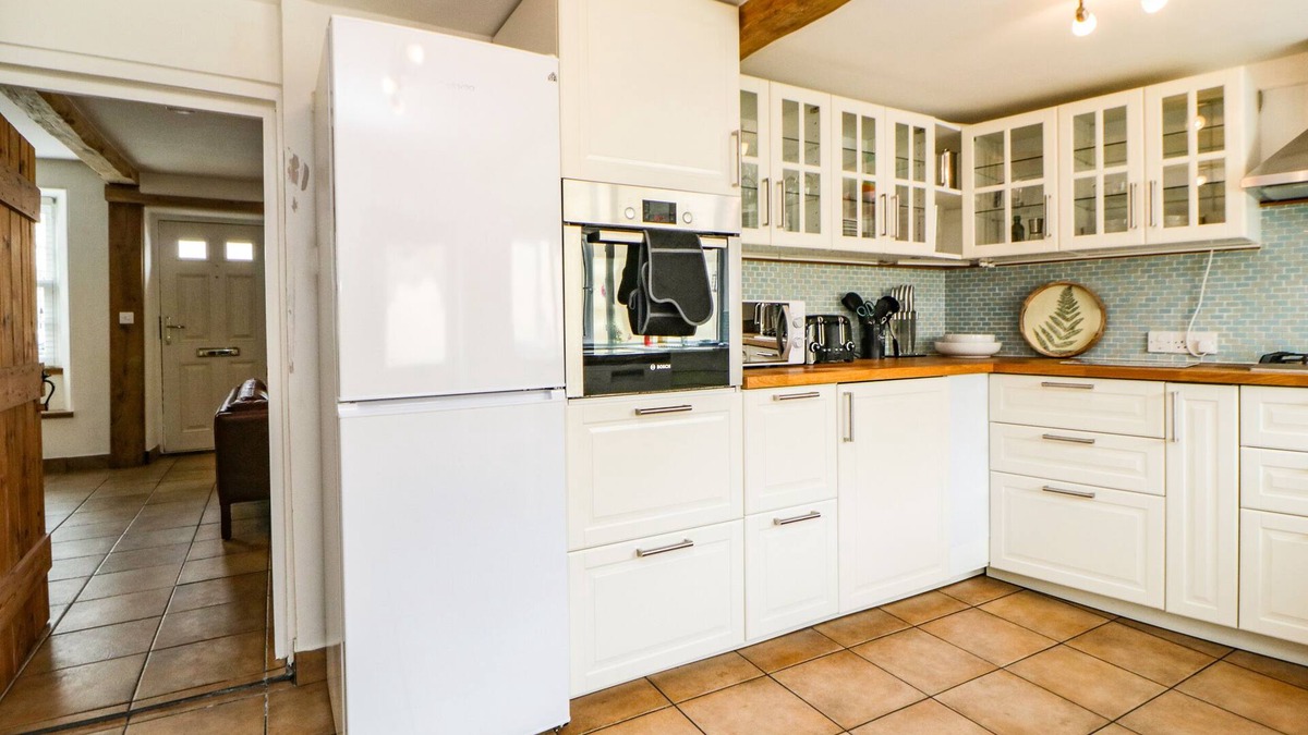 Dawlish Cottage | The Yellow House, 13 King Street