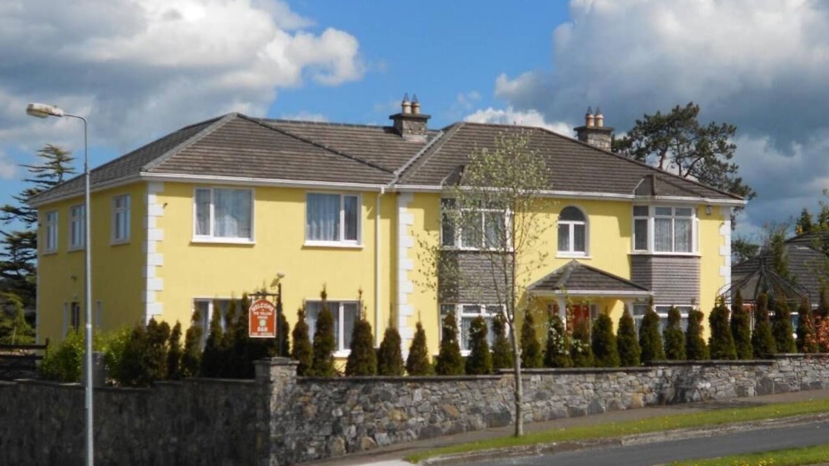 Navan Bed & Breakfast | The Yellow House B&B