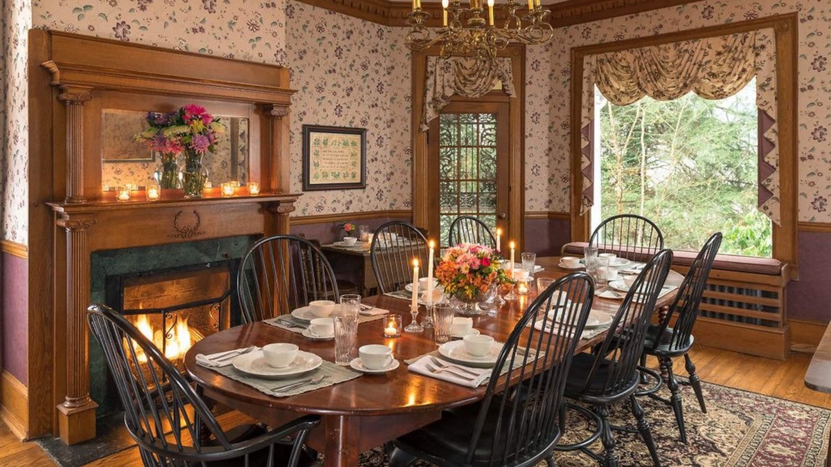 Waynesville Bed & Breakfast | The Yellow House on Plott Creek Road