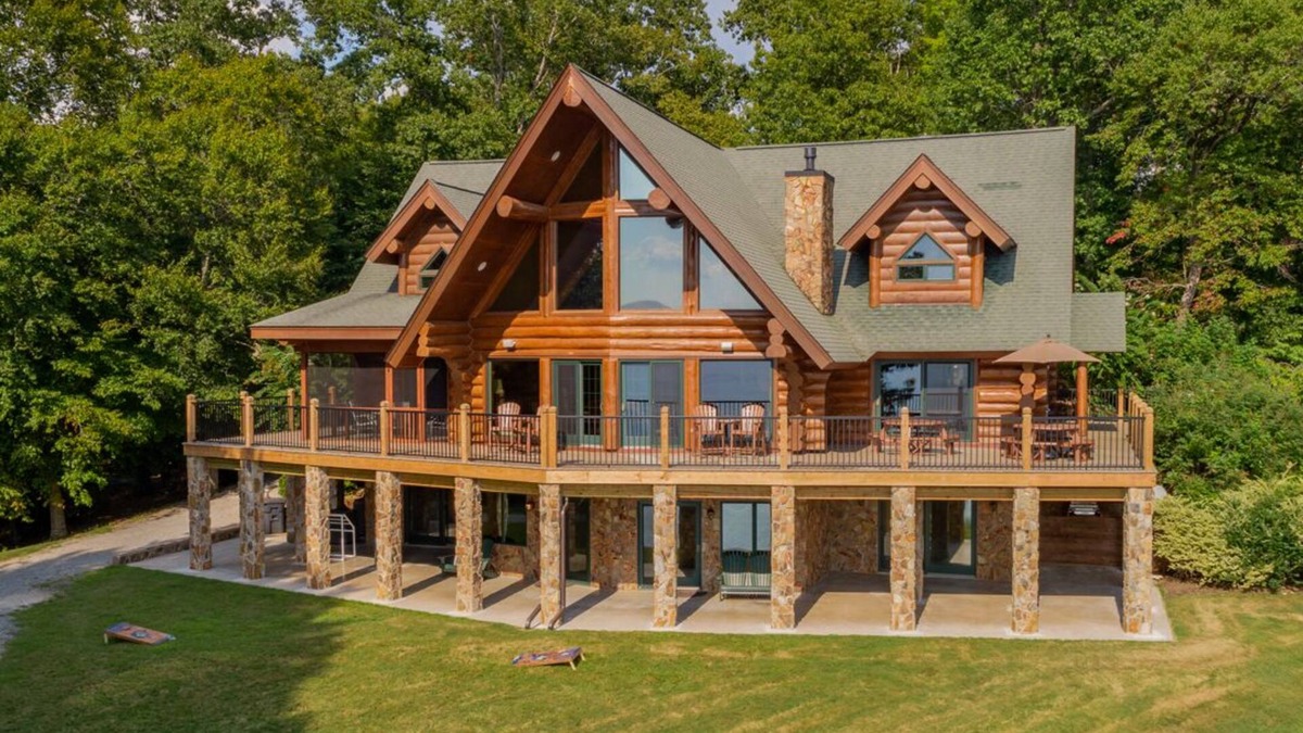 Bracey House | The Yellowstone | Elegance Meets Lakefront Luxury