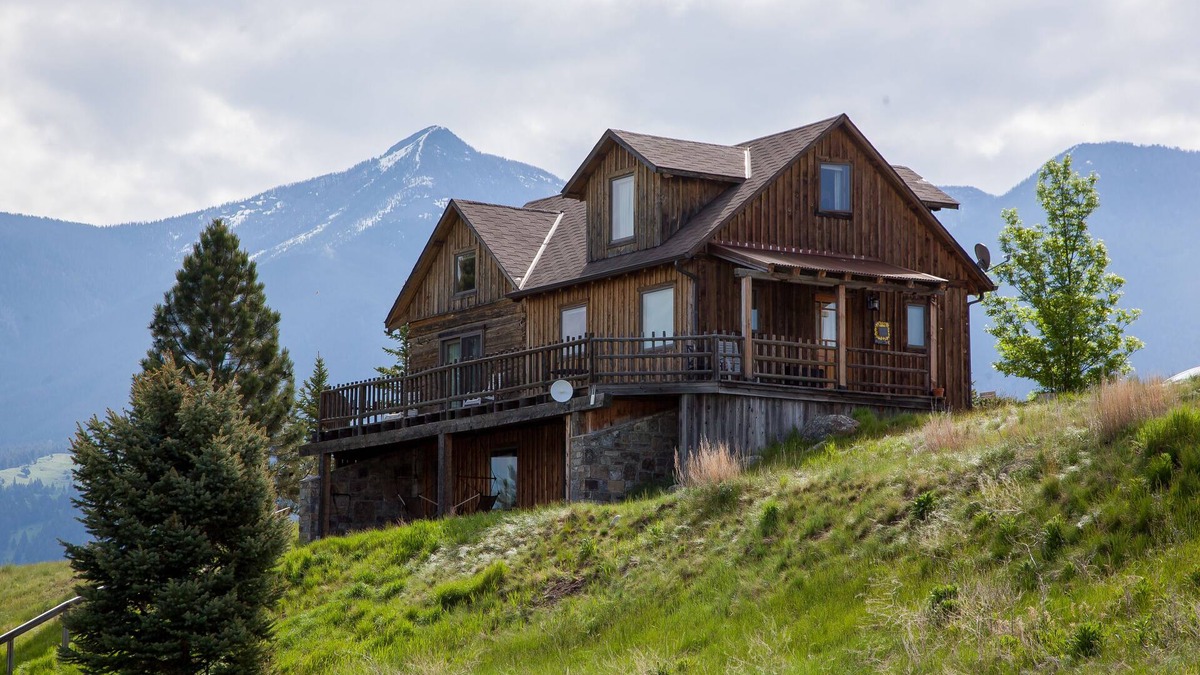 Livingston House | The Yellowstone House and Fisherman's Cabin