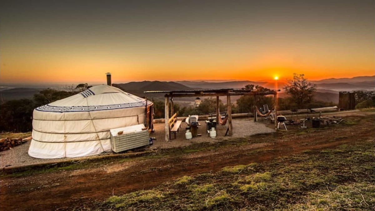 Myrrhee House | The Yurt Alpine Retreat - Green Yurt