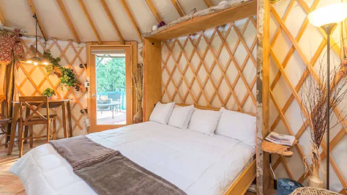 Geneva Cabin | The Yurt at Danville, romantic glamping in rural Central FL