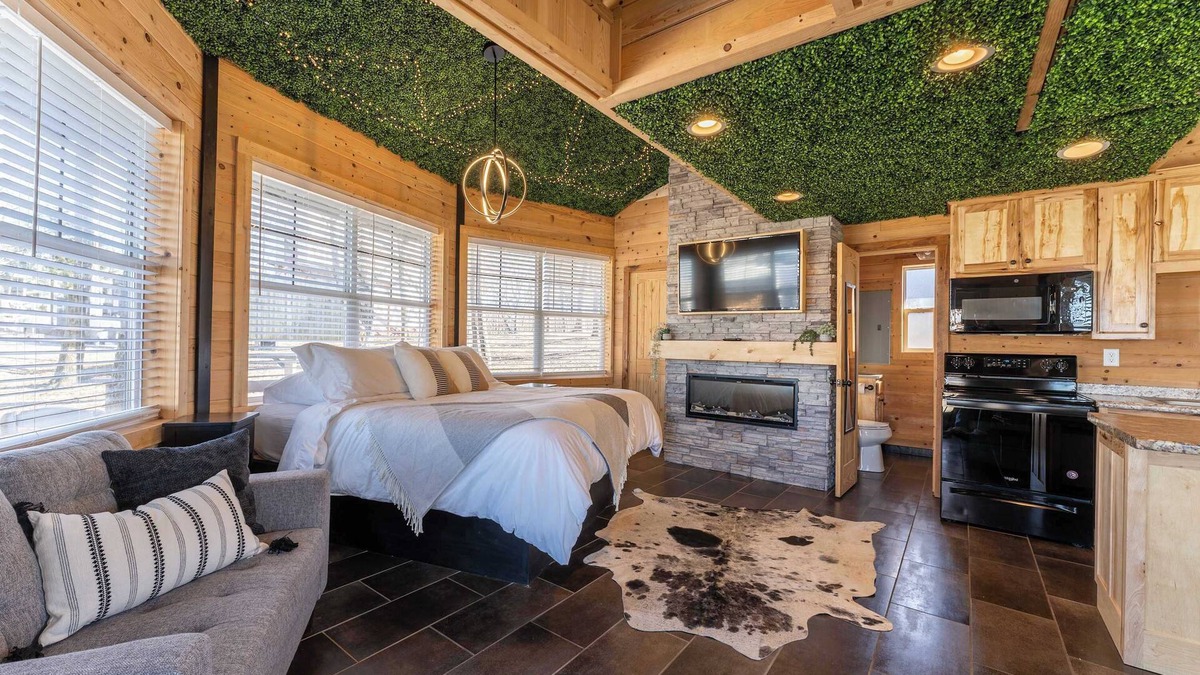 Bryant Apartment | The Yurt at Paradise Pointe with a hot tub, fire pit, & Grill