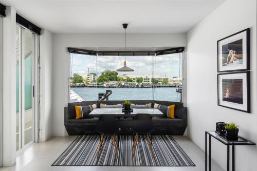 Siriraj Hotel | Theatre Residence