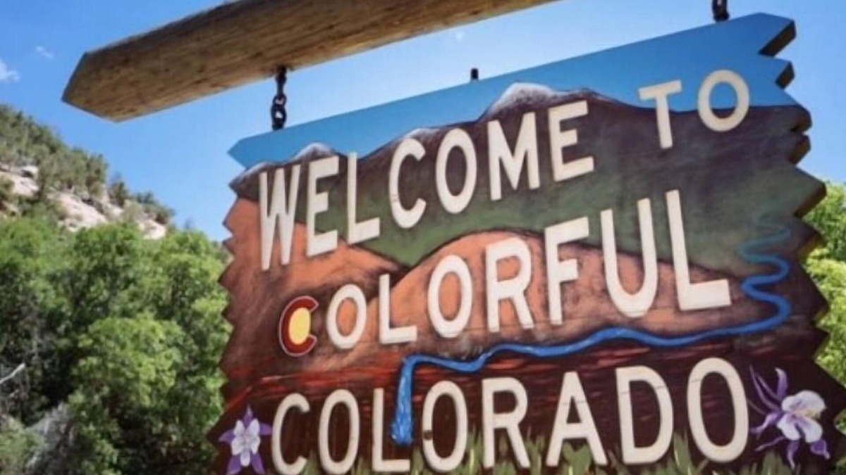 Rustic Cabin | Thee perfect getaway to enjoy all that Colorado has to offer….🏡🎣☀️🚣🏔🌲
