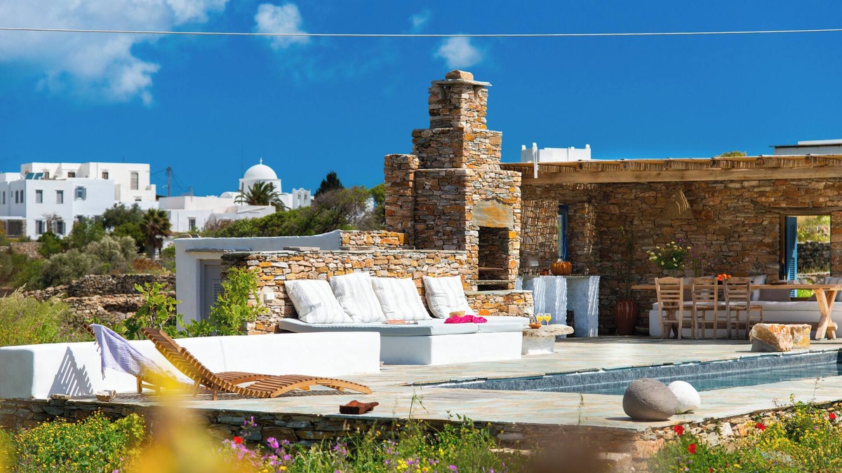 Apollonia House | Themonies, a collection of converted traditional Cycladic barns.
