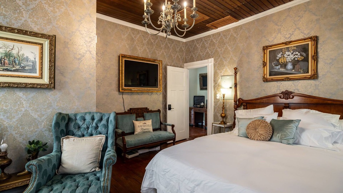 Marthasville Bed & Breakfast | TheOutPostInn Bed&Breakfast - The Blue Victorian