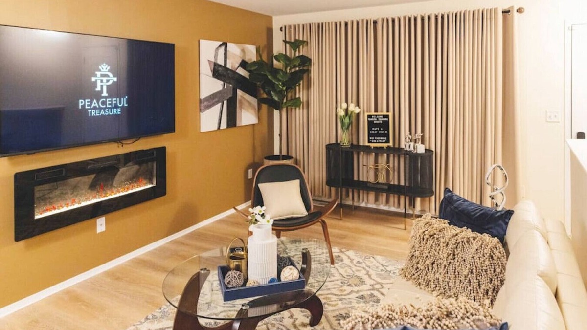 Southfield Condo | ThePlushNest/Luxe King Suite/Min from Detroit