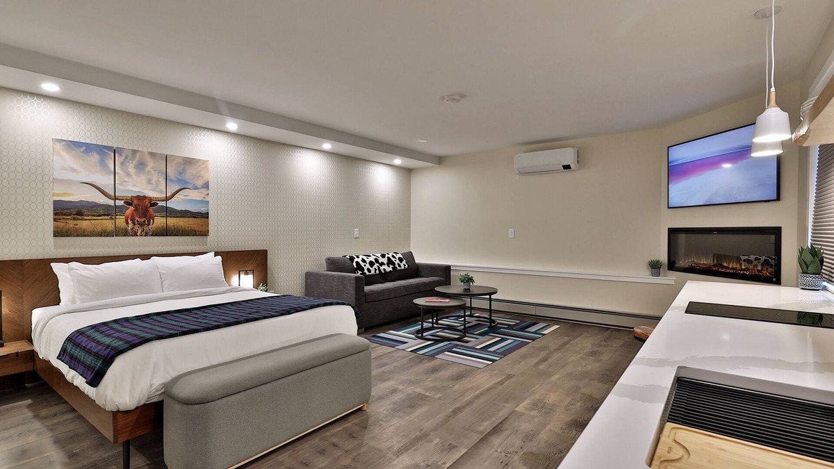 Killington Condo | There Will Be Snow w/Kitchenette, WiFi, TV, Fireplace. Close to Resort on the Shuttle Route