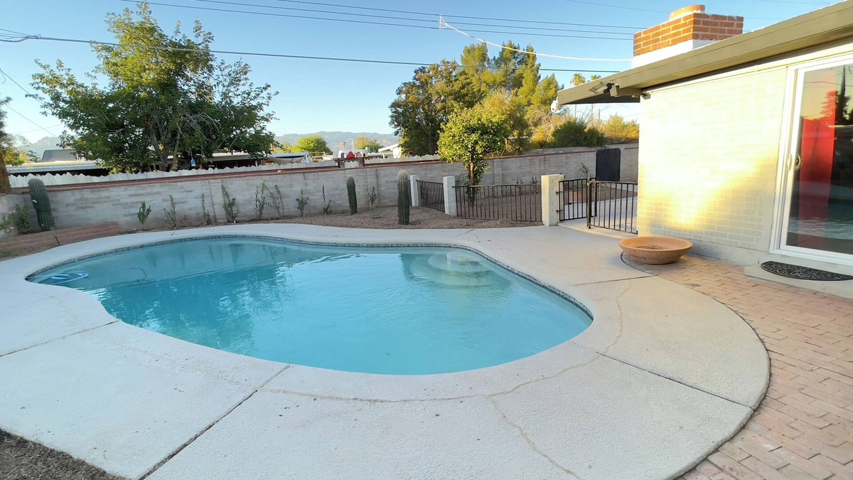 Dietz House | TheSaguaroSanctuary:FREE*HeatedPool,5BD,3BA,Pool Table,Grill,6 TV's,AC,CottonBedding,Remodeled