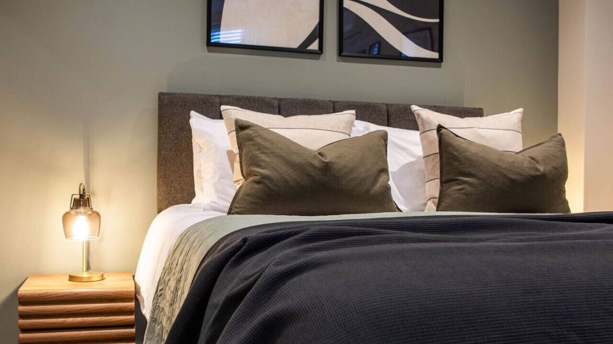 Thetford House | Thetford Hive Aparthotel Suite 3