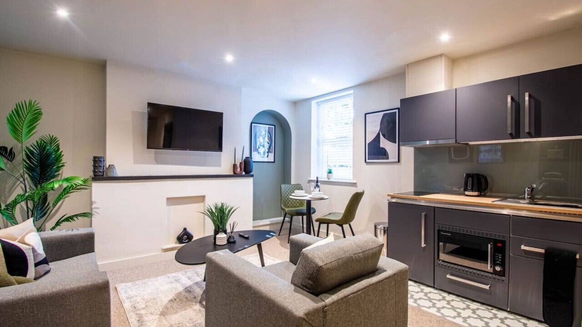 Thetford House | Thetford Hive Aparthotel Deluxe Suite 5