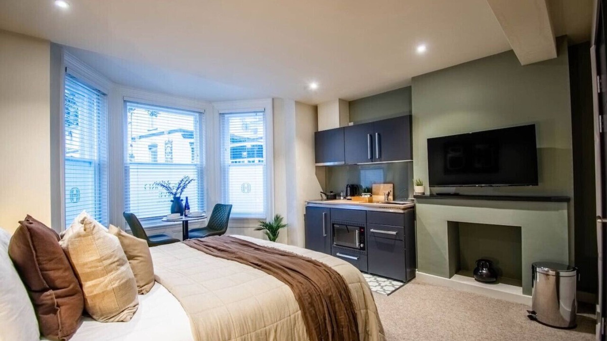 Thetford House | Thetford Hive Aparthotel Deluxe Suite 4