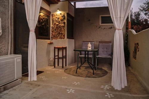 Ayios Pandeleimon Apartment | theVotsalo Eco house