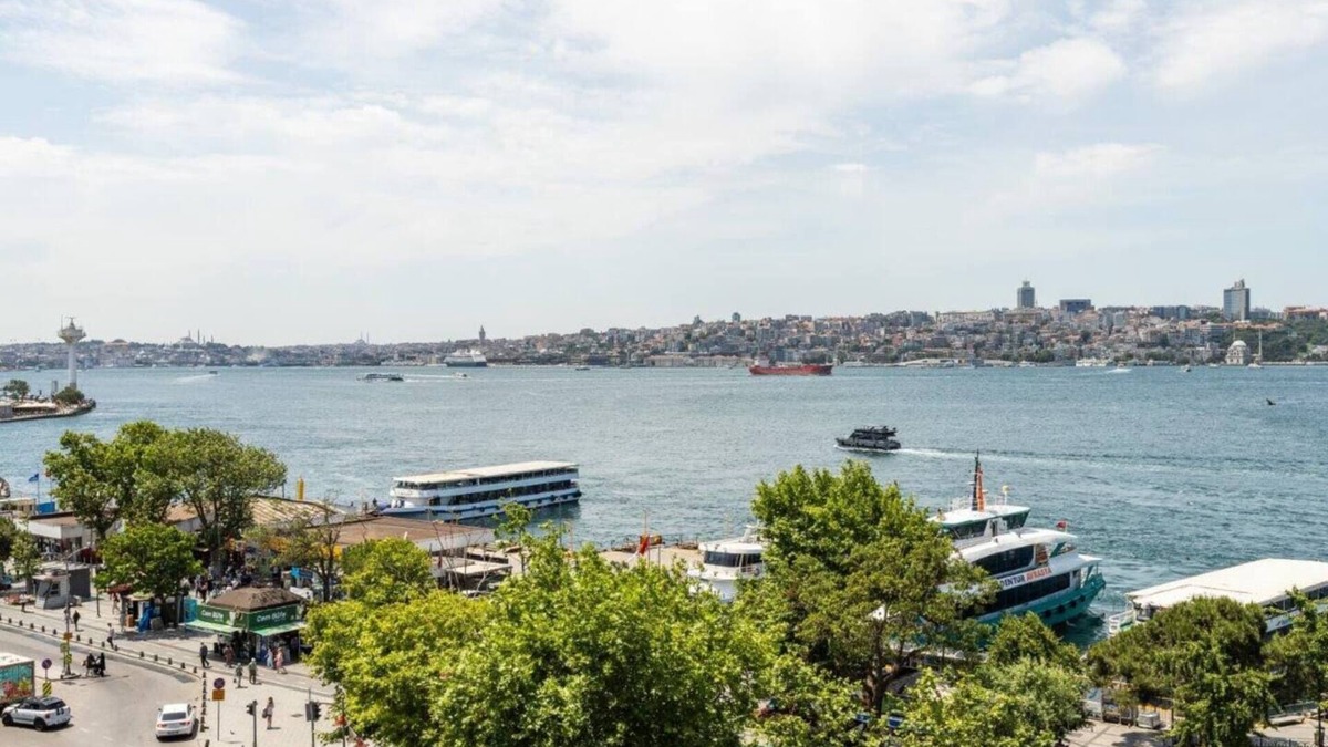 Uskudar Apartment | This apartment is a 2 bedroom(s), 1 bathrooms, located in Üsküdar, İstanbul.