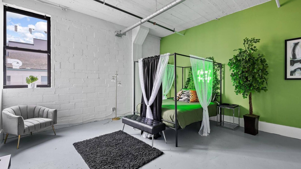 Downtown West Apartment | This apartment is a 2 bedroom(s), 1 bathrooms, located in St. Louis, MO.