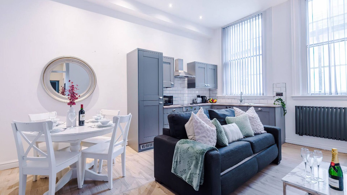 Liverpool City Centre Apartment | This apartment is a 2 bedroom(s), 1 bathrooms, located in Liverpool, .
