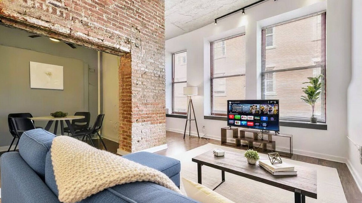 Cultural District Apartment | This apartment is a 1 bedroom(s), 1 bathrooms, located in Pittsburgh, PA.