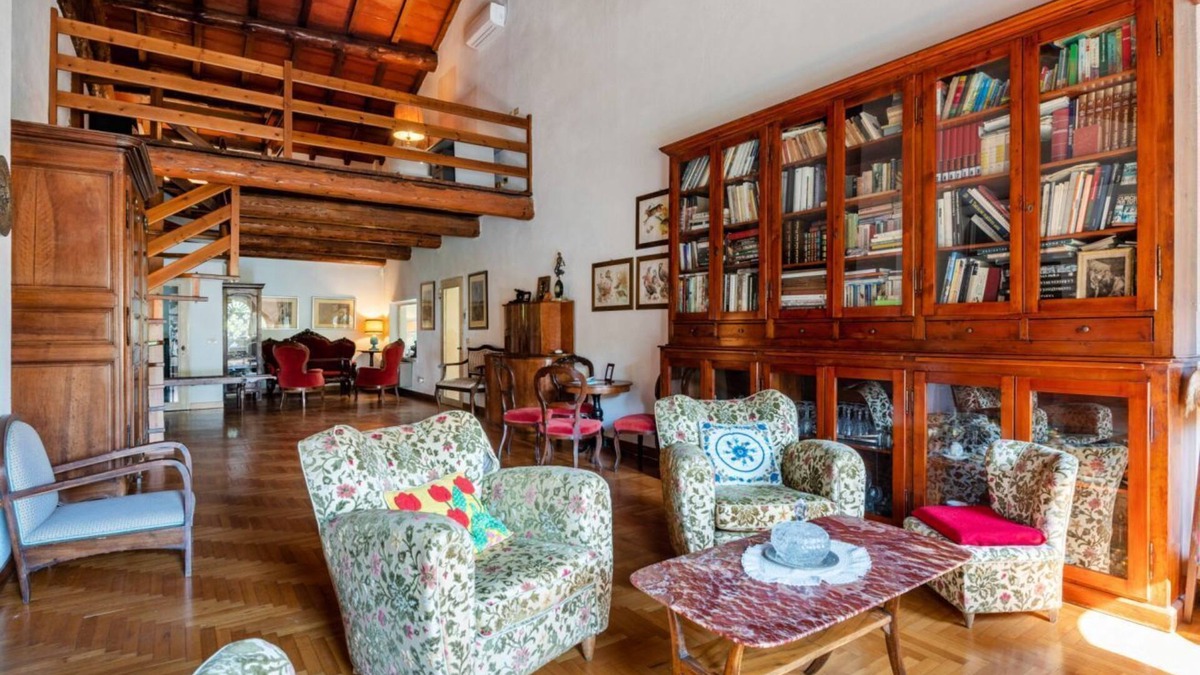 Colorno Apartment | This apartment is located on the top floor of a country villaCharacterized by large spaces including an inviting very bright living room thanks to large windows, a kitchen and a large bedroom accessible via a spiral staircaseAmong the common areas a beau