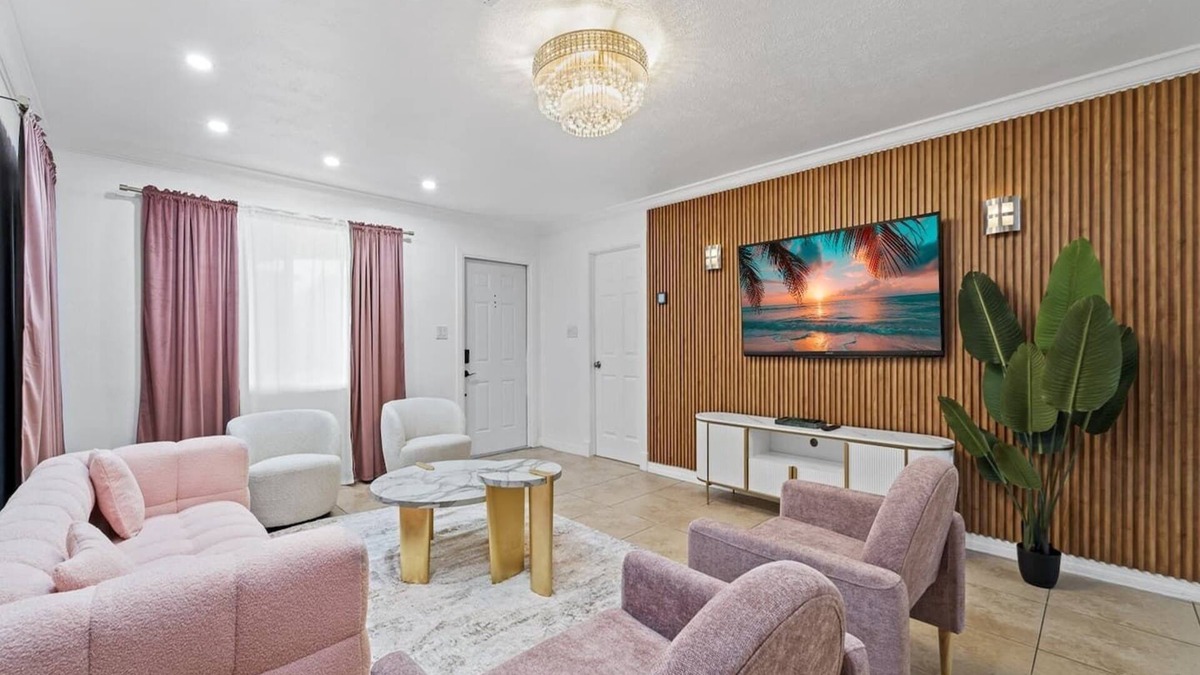 Coral Ridge Isles Apartment | This apartment is a 2 bedroom(s), 2 bathrooms, located in Oakland Park, FL.