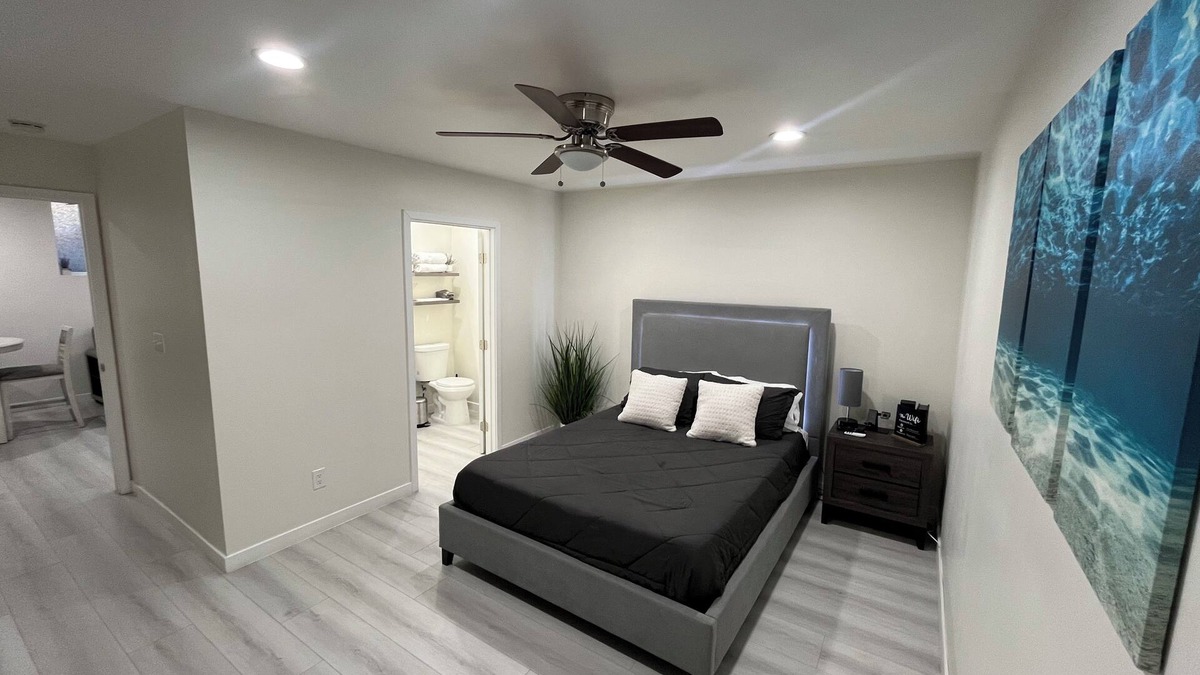 Willmore House | This basement apartment has its own private entrance. Near downtown Long Beach