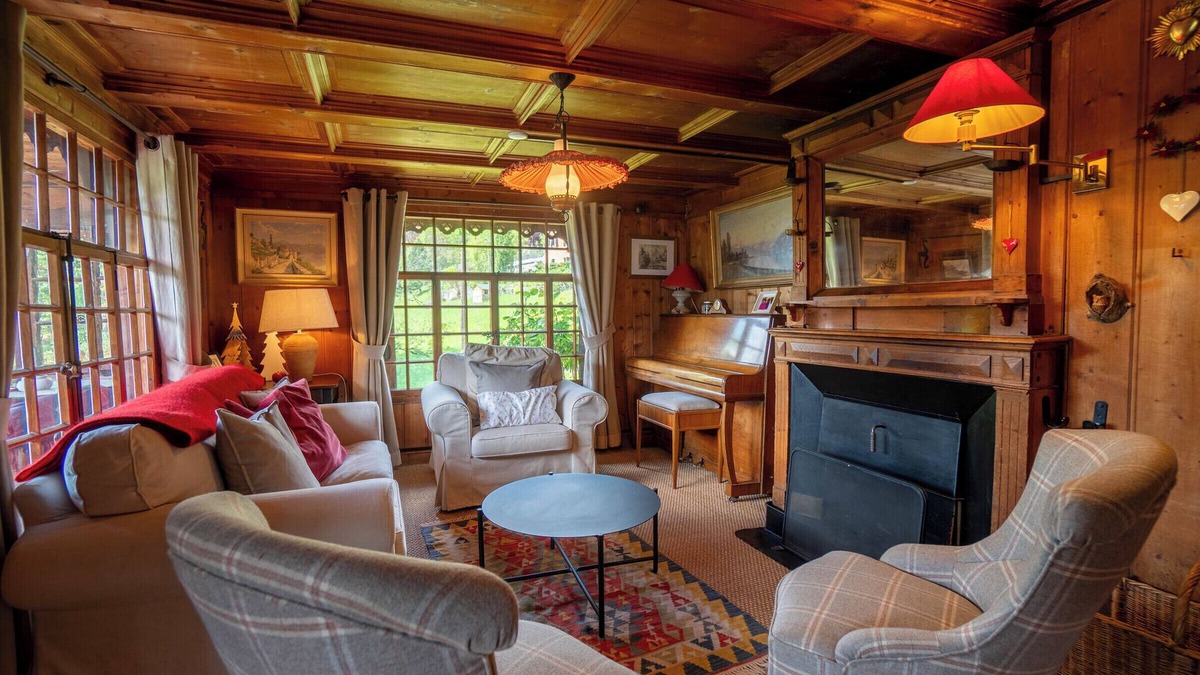 Les Posses-sur-Bex Ski Chalet | This beautiful chalet built in 1872 is located in the heart of the pretty village of Gryon. Gryon tr