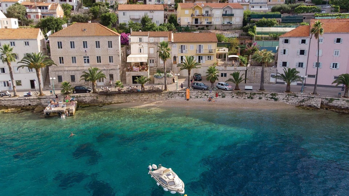 Medvinjak Apartment | This beautiful house is located on a hill and in Medvinjak, a suburb of Korcula.