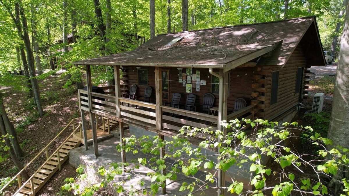 Gladehill Cabin | This cabin is a 2 bedroom(s), 1 bathrooms, located in Union Hall, VA.