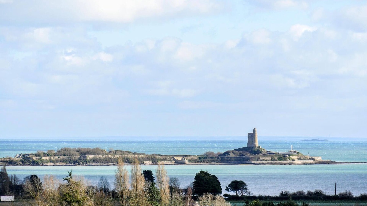 Teurtheville-Bocage House | This charming farmhouse welcomes you in Teurthéville-Bocage in the heart of Normandy.