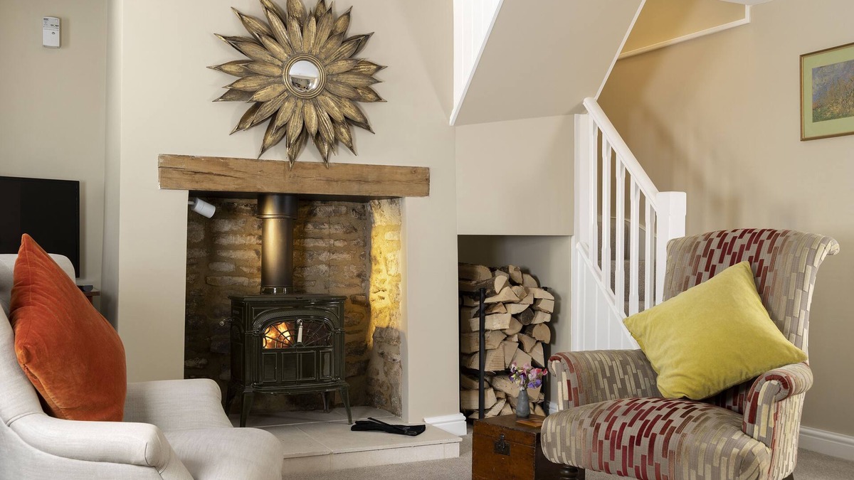 Minchinhampton Cottage | This charming Cotswold stone cottage, elegantly furnished with a seamless blend of antique and conte