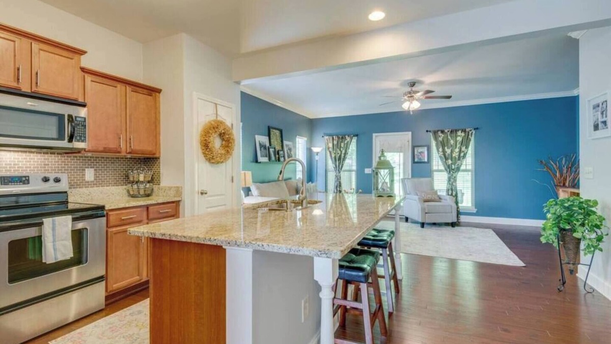 West Meade Condo | This condominium is a 2 bedroom(s), 2.5 bathrooms, located in Nashville, TN.
