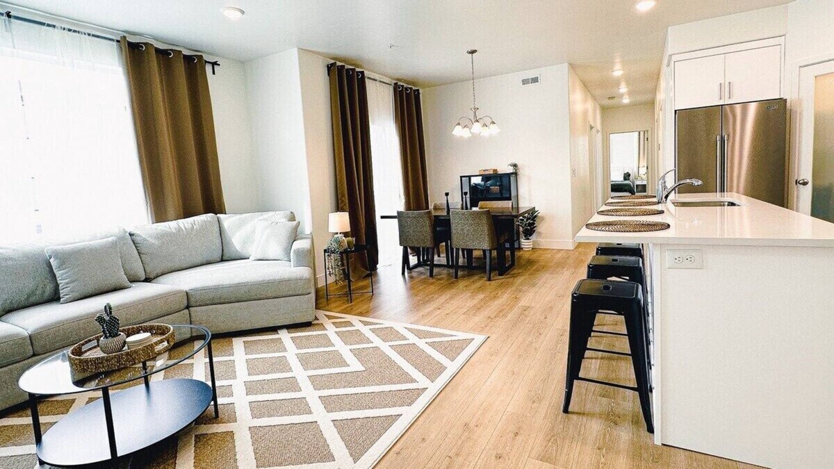 American Fork Condo | This condominium is a 3 bedroom(s), 2 bathrooms, located in American Fork, UT.