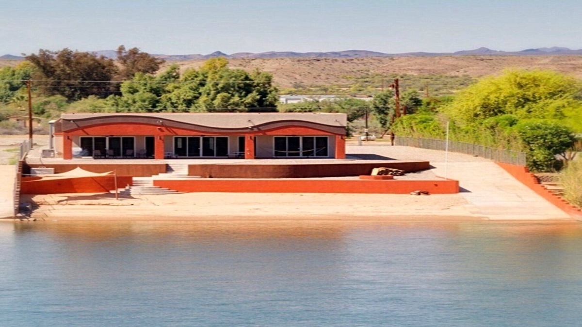 Earp House | This Custom, Private, Riverfront Home is one of the best available on the river