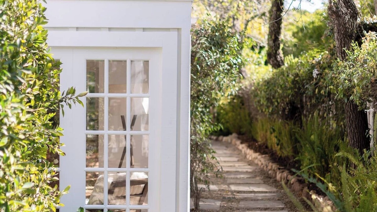 Montecito Apartment | This duplex is a 2 bedroom(s), 2 bathrooms, located in Montecito, CA.
