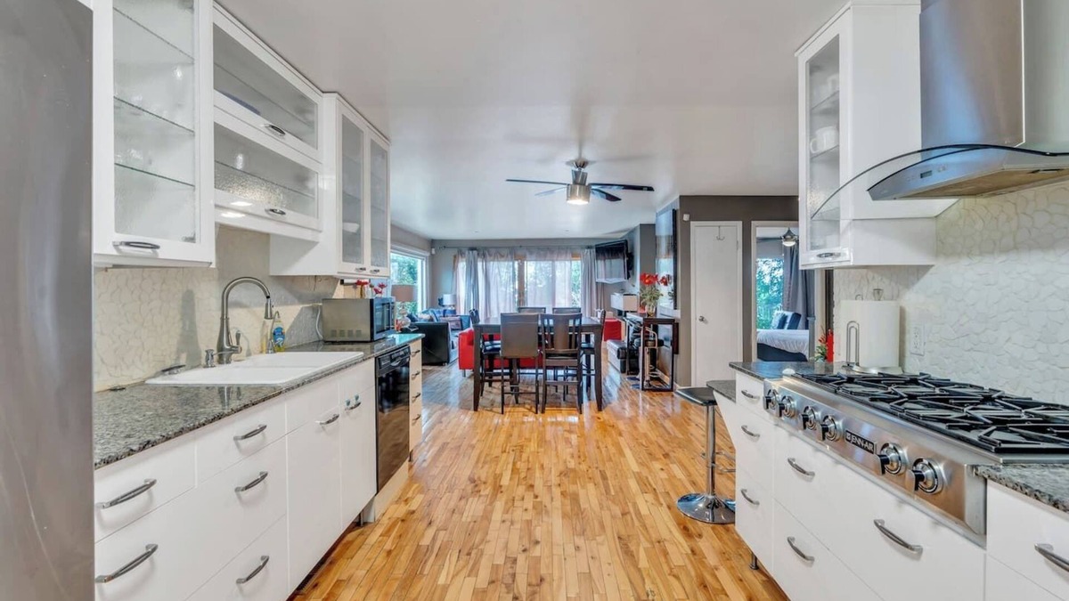 Downtown Salt Lake City Apartment | This duplex is a 8 bedroom(s), 4 bathrooms, located in Salt Lake City, UT.
