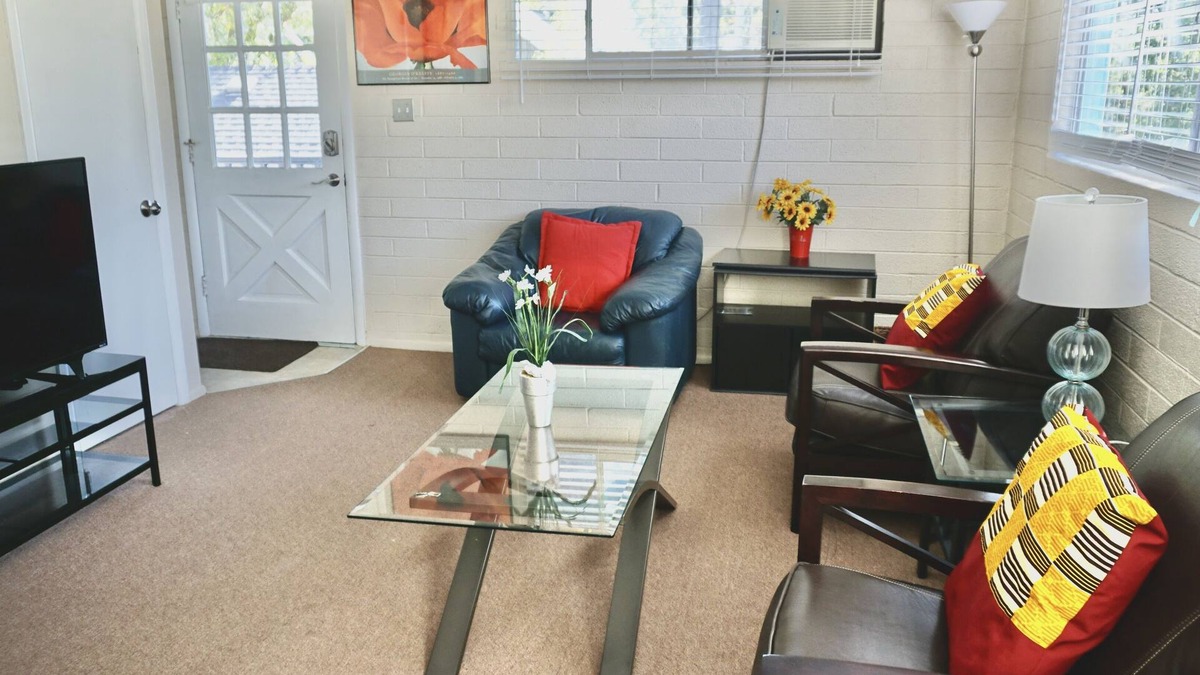 Lower Avenues Apartment | This fourplex is a 1 bedroom(s), 1 bathrooms, located in Salt Lake City, UT.