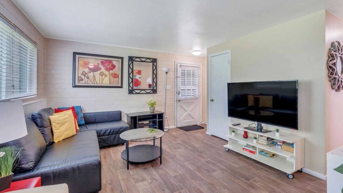 East Central Apartment | This fourplex is a 1 bedroom(s), 1 bathrooms, located in Salt Lake City, UT.
