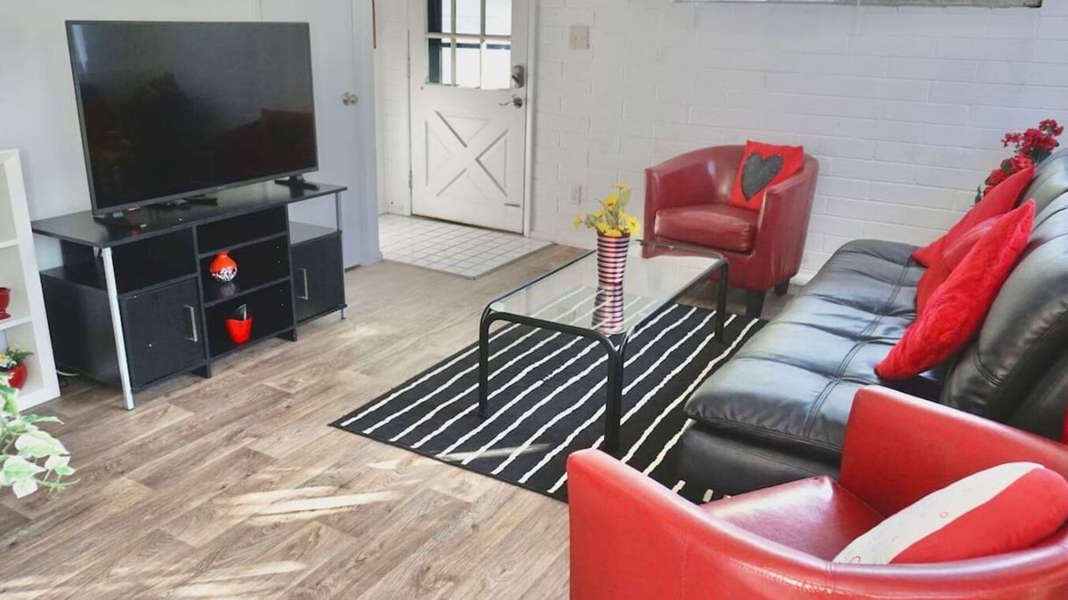 Lower Avenues Apartment | This fourplex is a 1 bedroom(s), 1 bathrooms, located in Salt Lake City, UT.